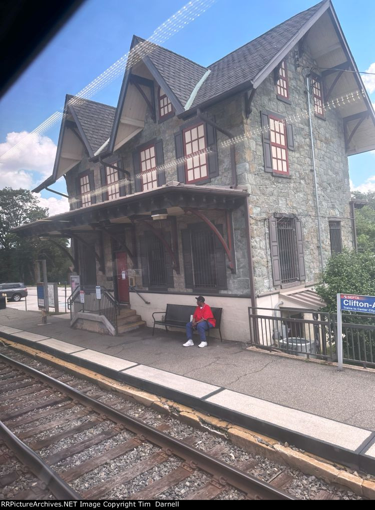 Clifton-Aldan station